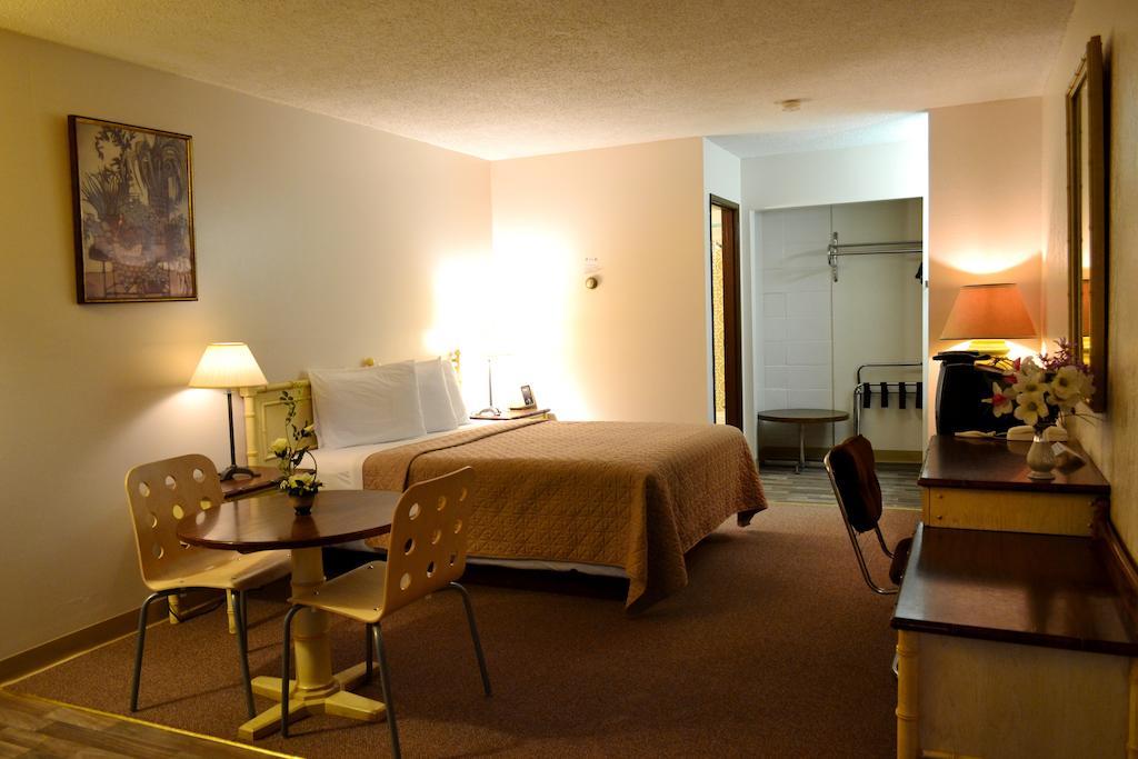 Hoo-Doo Motel Drumheller Phòng bức ảnh