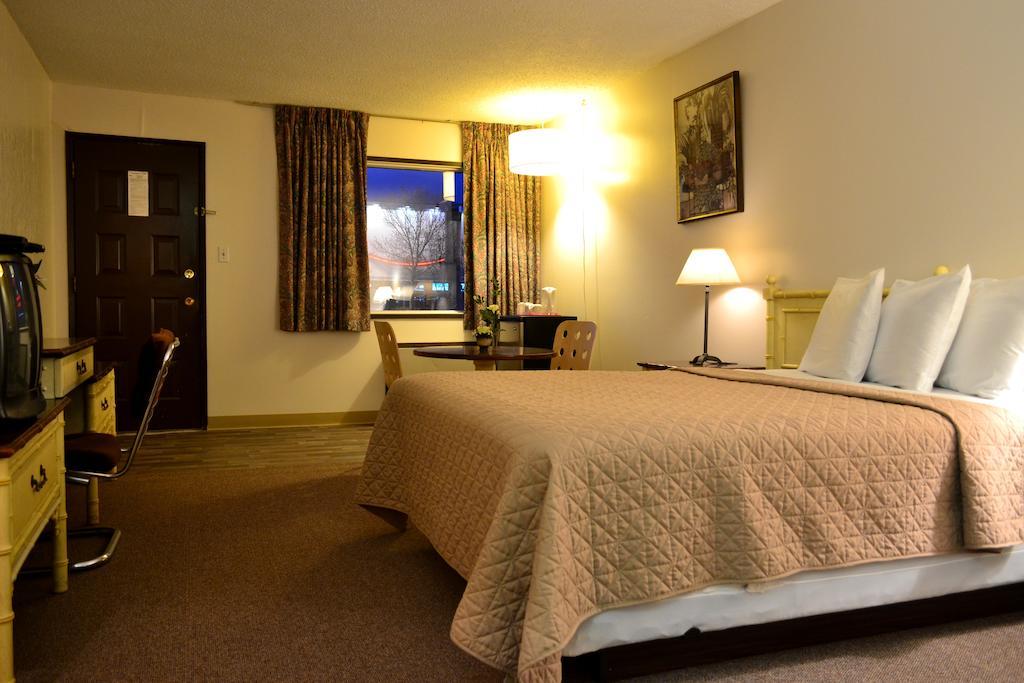 Hoo-Doo Motel Drumheller Phòng bức ảnh