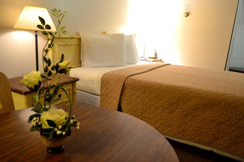 Hoo-Doo Motel Drumheller Phòng bức ảnh